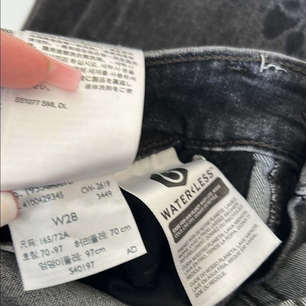 Levi's - Picture 3 of 9